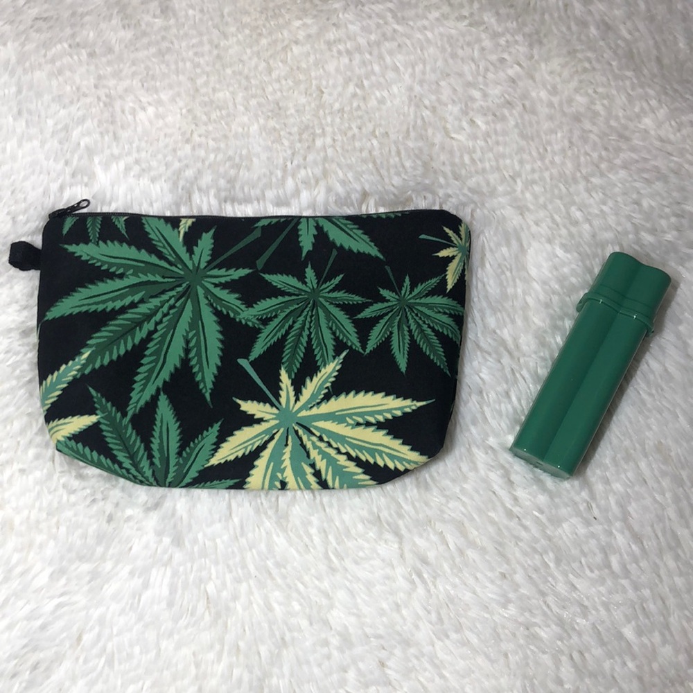 Makeup Bags with Zipper & Holder 420 NWT Green & Black